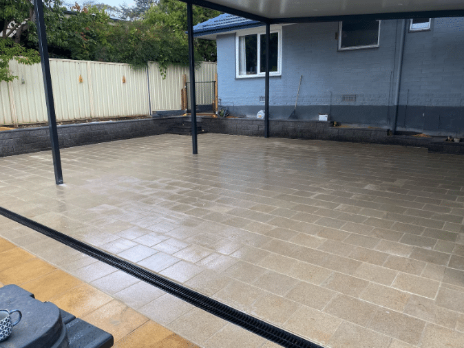 MyLivingOutdoor small beige/stone pavers
